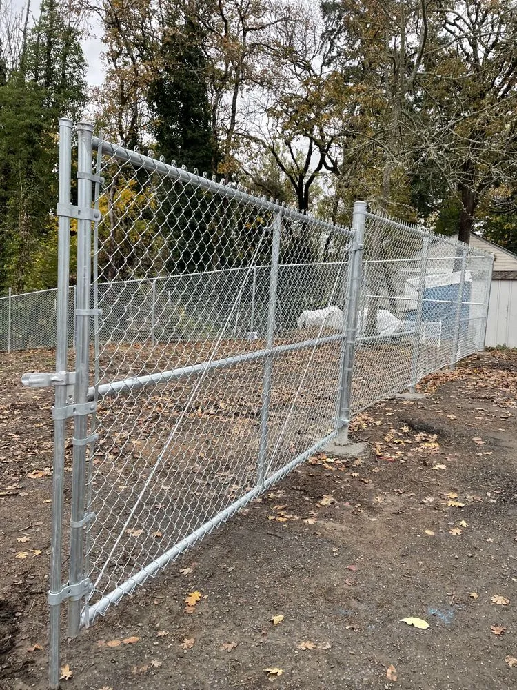 Trusted wood fence service experts serving Eugene, OR - A Custom Fit