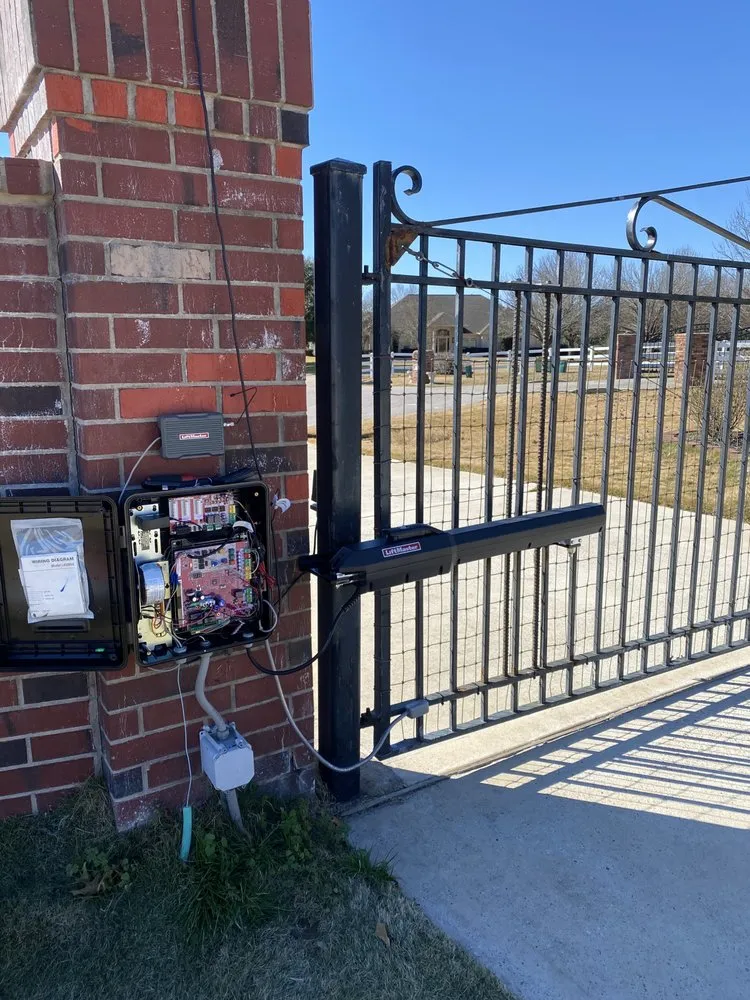 Quality vinyl fence installation for homes in Willis, TX by Access Pro Gate