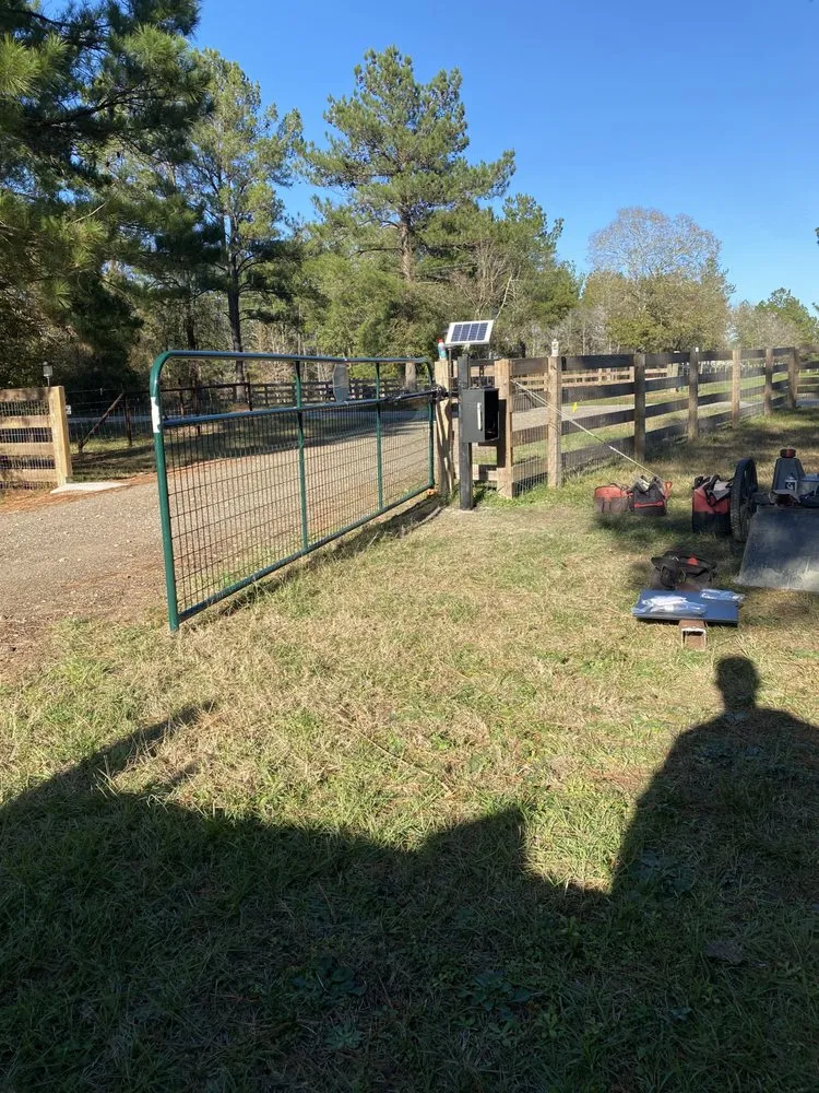 Professional wood fence service experts serving Willis, TX - Access Pro Gate