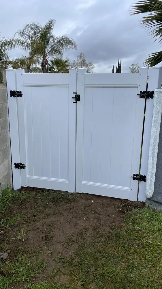 Quality wood fence service for homes in Carpinteria, CA by AFencingCo