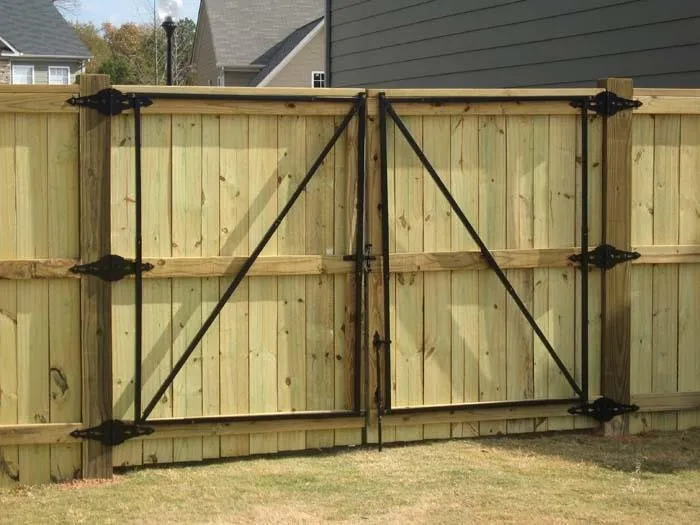 Trusted chain link fencing experts serving Elyria, OH - AJK Builders