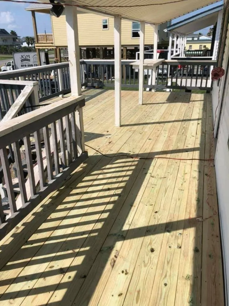 Affordable vinyl fence installation in Angleton, TX by Alexander Construction