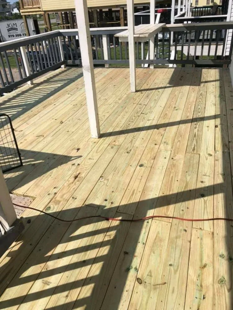 Professional vinyl fence installation for homes in Angleton, TX by Alexander Construction