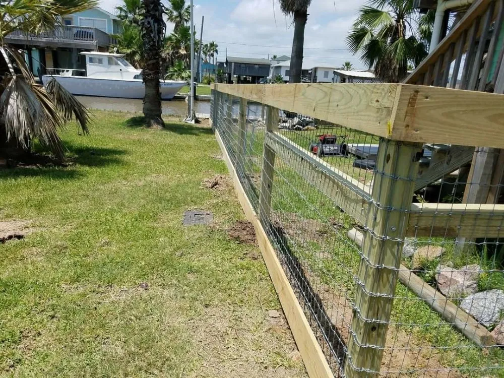 Top-rated fence repair service in Angleton, TX - Alexander Construction