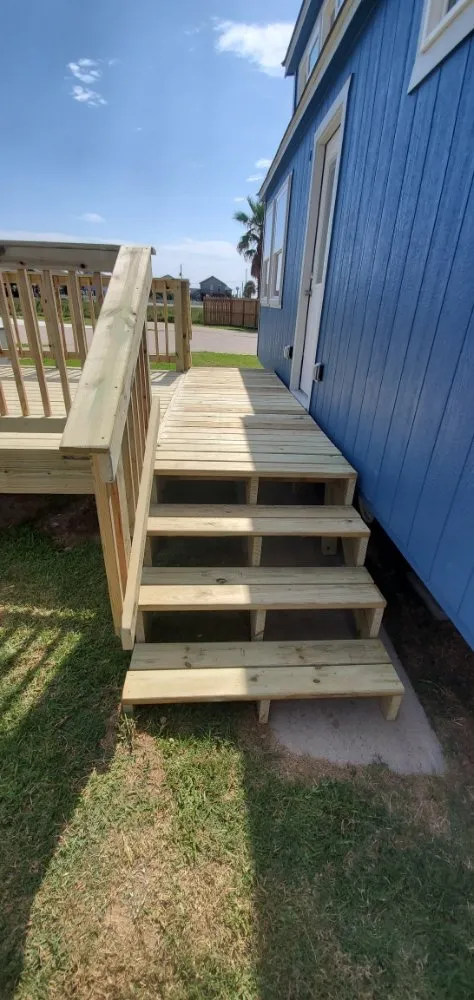 Reliable vinyl fence installation in Angleton, TX by Alexander Construction