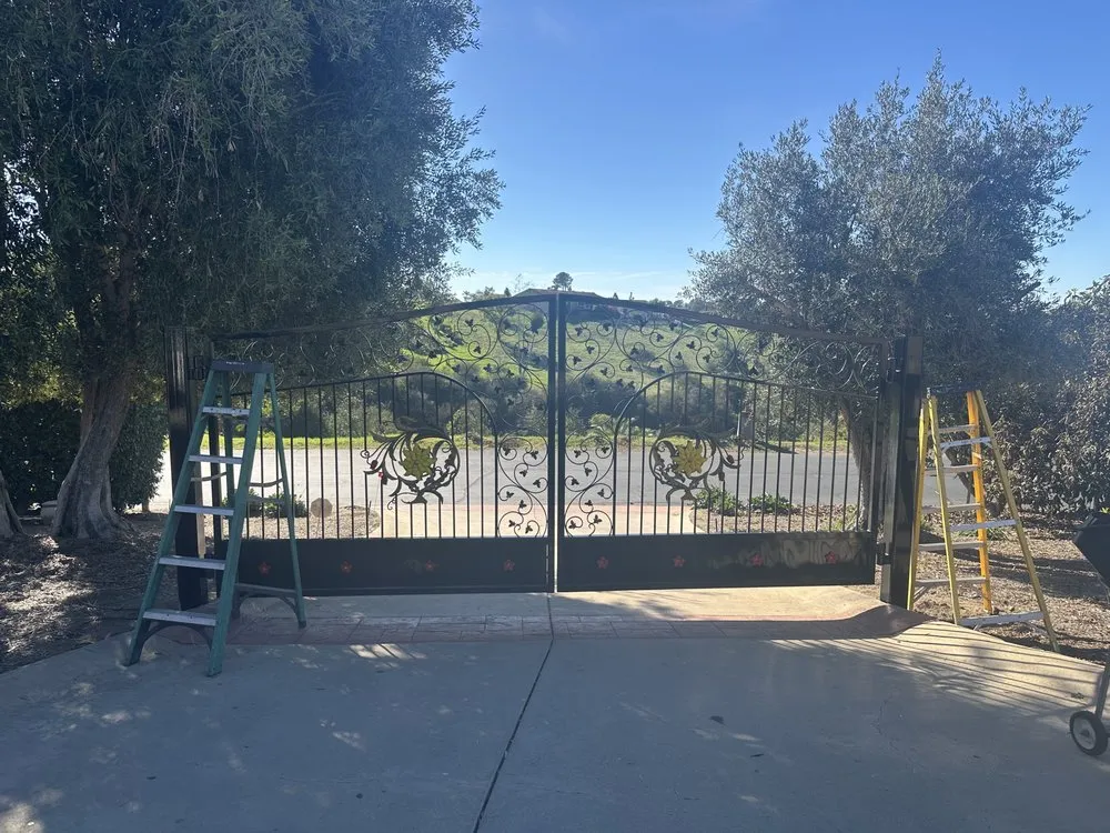 Affordable vinyl fence installation service in Fallbrook, CA - Alpha Cat Welding