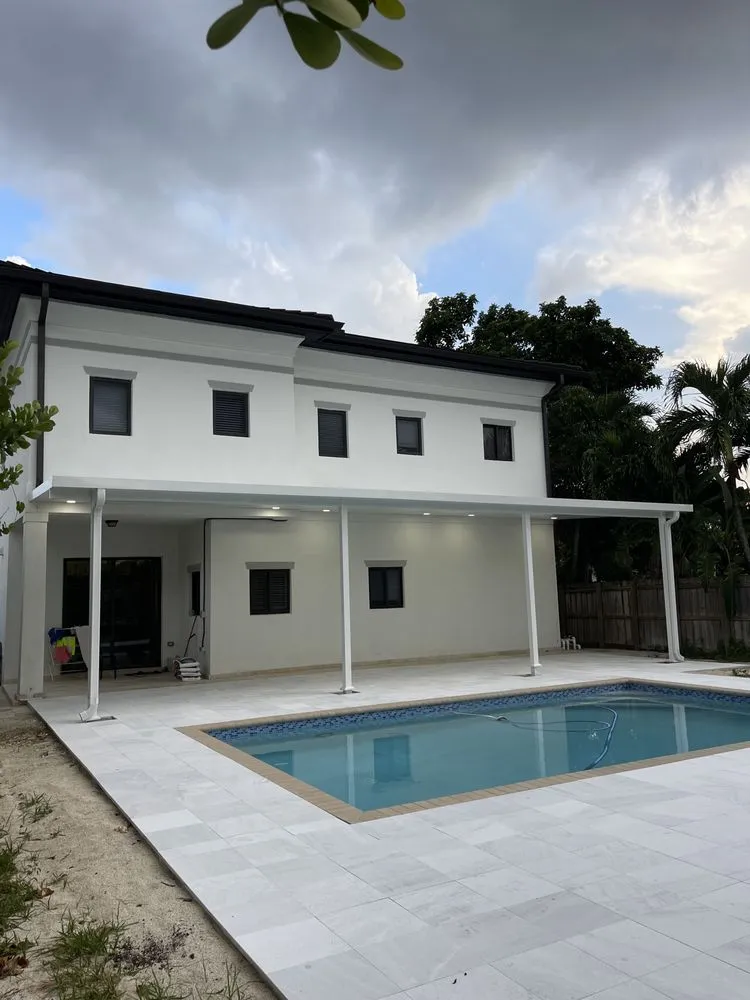Local chain link fencing for homes in Miami, FL by Aluminum Developments