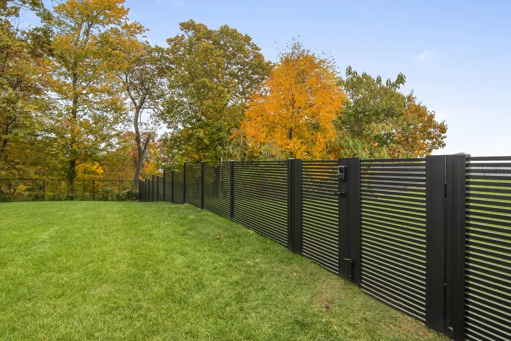Professional chain link fencing service in Oxnard, CA - Alumission
