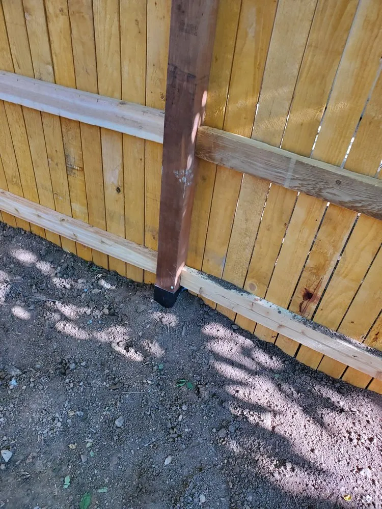 Expert fence repair experts serving Northglenn, CO - Amicable construction