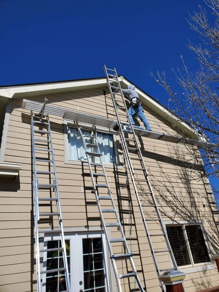 Quality vinyl fence installation for homes in Northglenn, CO by Amicable construction