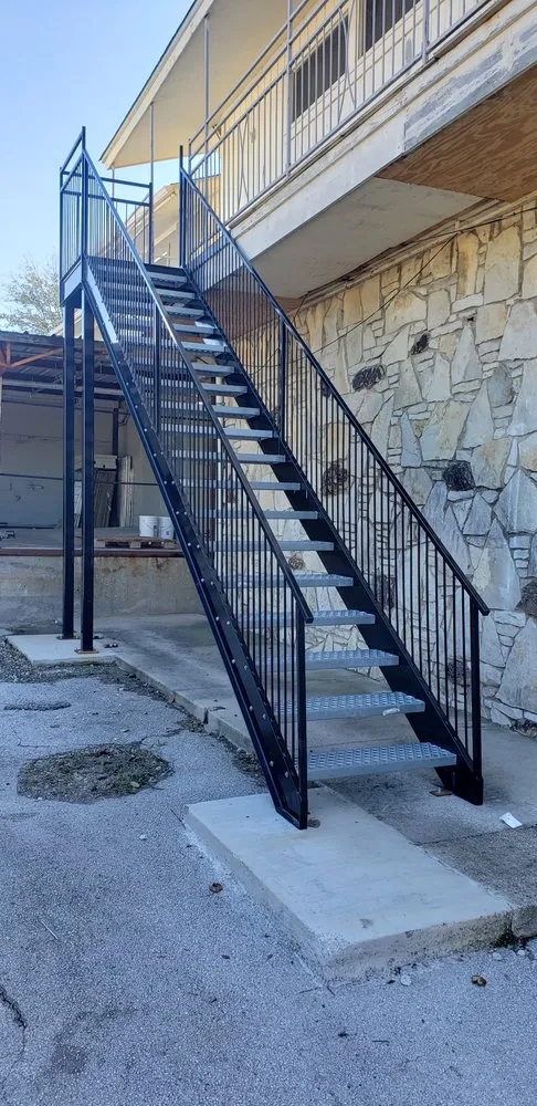 Expert wood fence service for homes in Hurst, TX by APS Fabrication