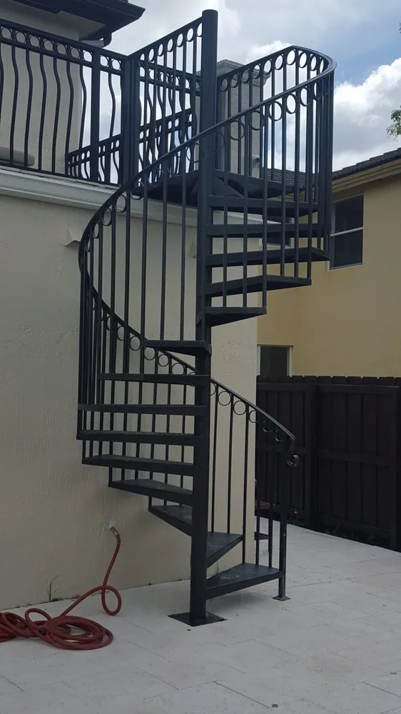 Reliable wood fence service experts serving Miami, FL - Archidesign