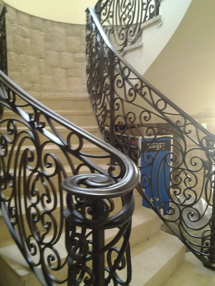 Top-rated vinyl fence installation service in Miami, FL - Archidesign