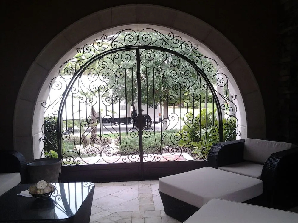Professional fence repair service in Miami, FL - Archidesign