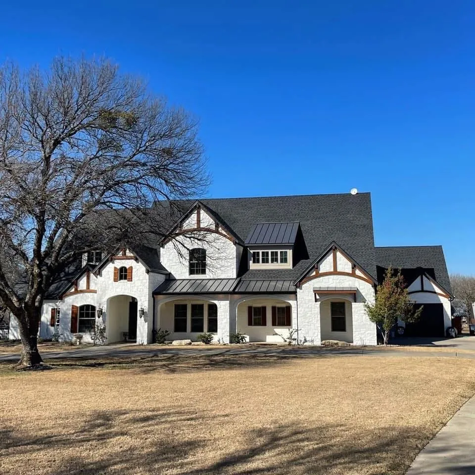 Local vinyl fence installation experts serving Keller, TX - Arrowhead Roofing