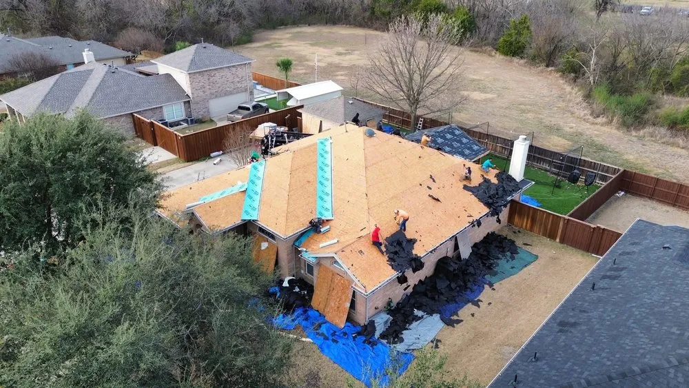 Affordable vinyl fence installation in Keller, TX by Arrowhead Roofing