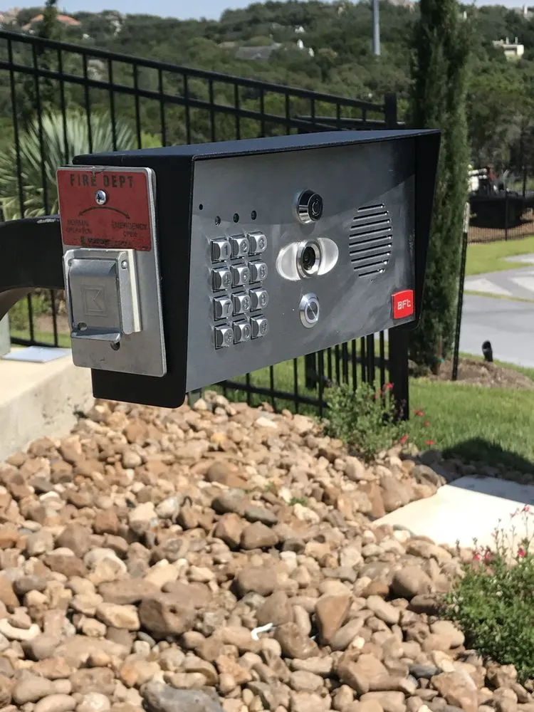 Top-rated wood fence service in Austin, TX by Austin Entry