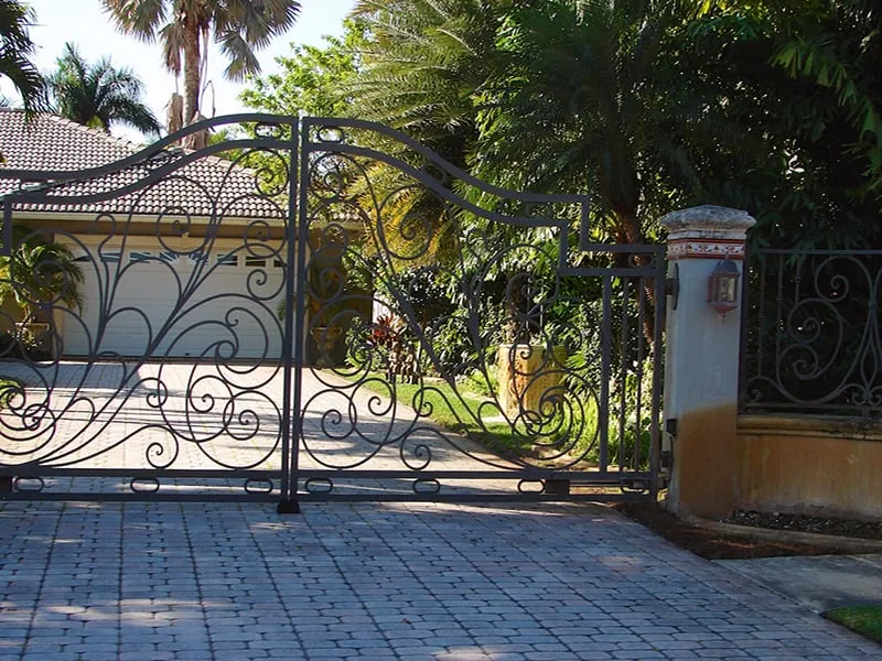 Quality vinyl fence installation experts serving Hialeah, FL - Authentic Metals