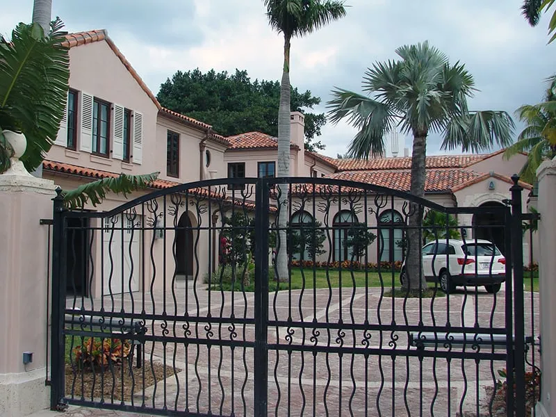 Trusted fence repair service in Hialeah, FL - Authentic Metals