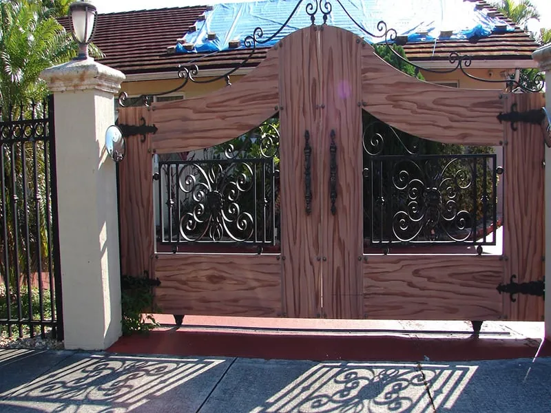 Reliable chain link fencing experts serving Hialeah, FL - Authentic Metals