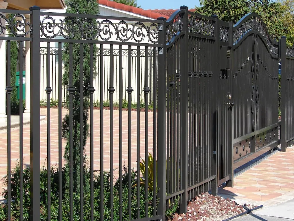 Reliable vinyl fence installation experts serving Hialeah, FL - Authentic Metals