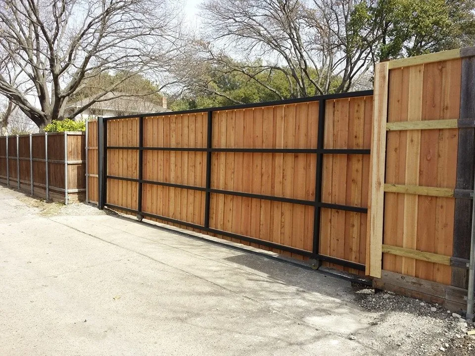 Expert chain link fencing experts serving Dallas, TX - Automatic Gate Tech