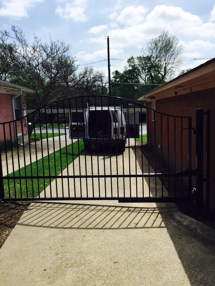 Professional fence repair experts serving Dallas, TX - Automatic Gate Tech