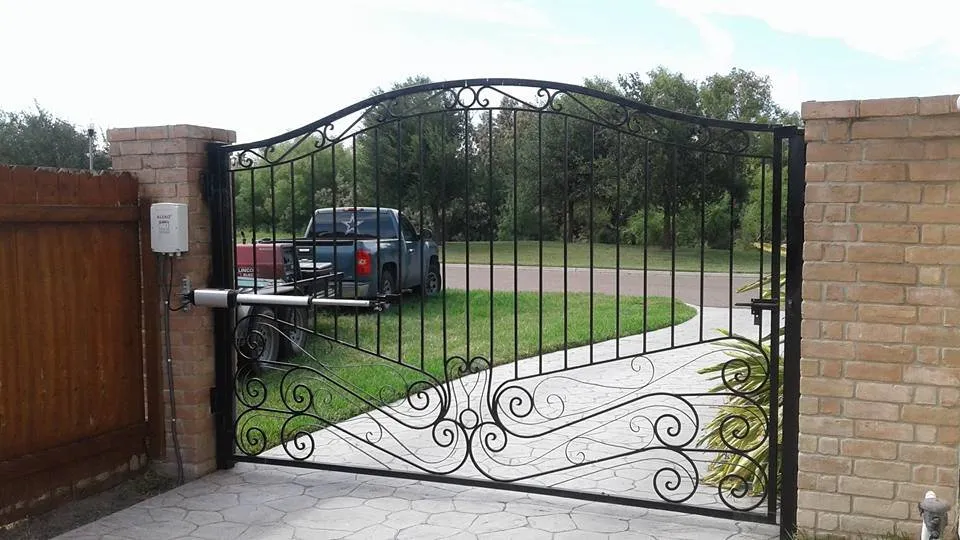 Professional chain link fencing experts serving McAllen, TX - Automatic Gates For Less