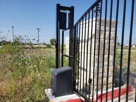 Affordable vinyl fence installation experts serving Temple, TX - Aztec Automatic Gate Systems