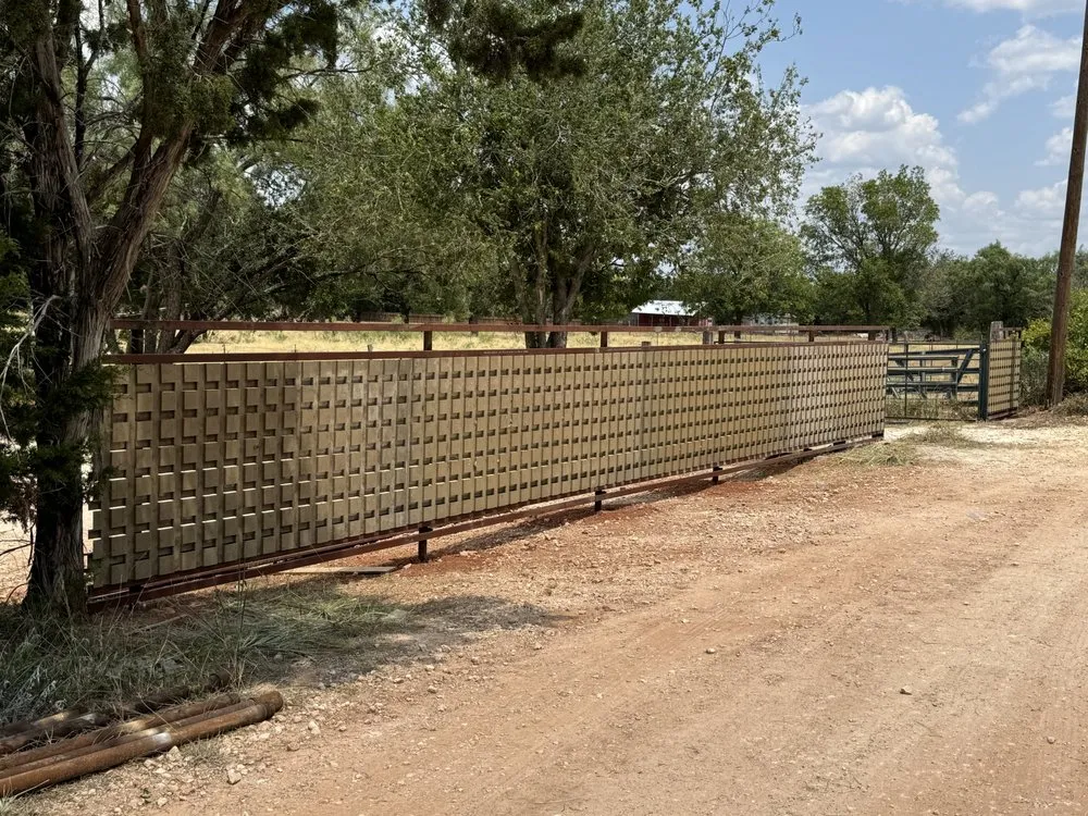 Quality vinyl fence installation for homes in Abilene, TX by Backdraft Fencin