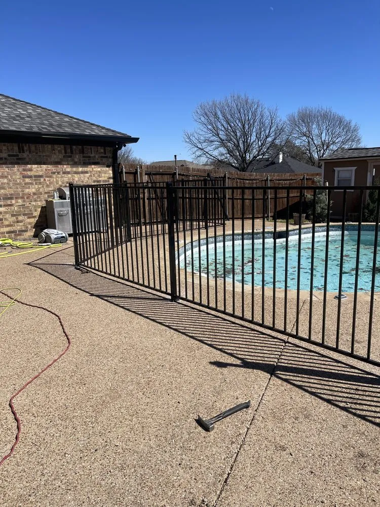 Quality chain link fencing service in Kennedale, TX - Backyard Builders