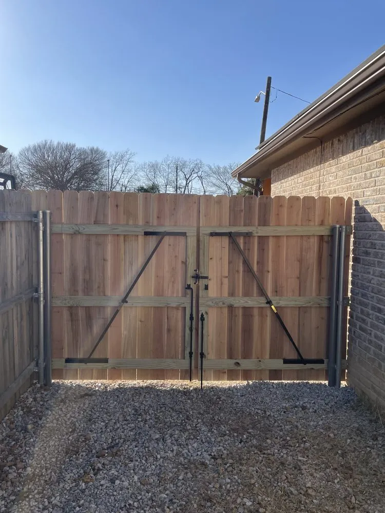 Local vinyl fence installation in Kennedale, TX by Backyard Builders