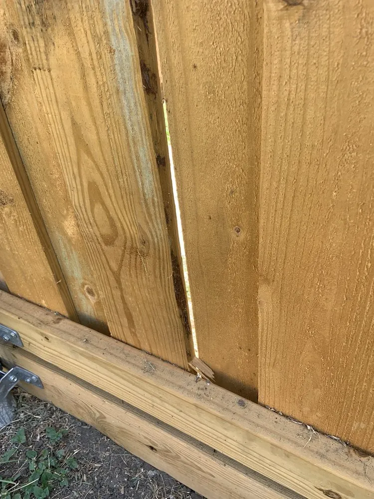 Local vinyl fence installation for homes in Kennedale, TX by Backyard Builders