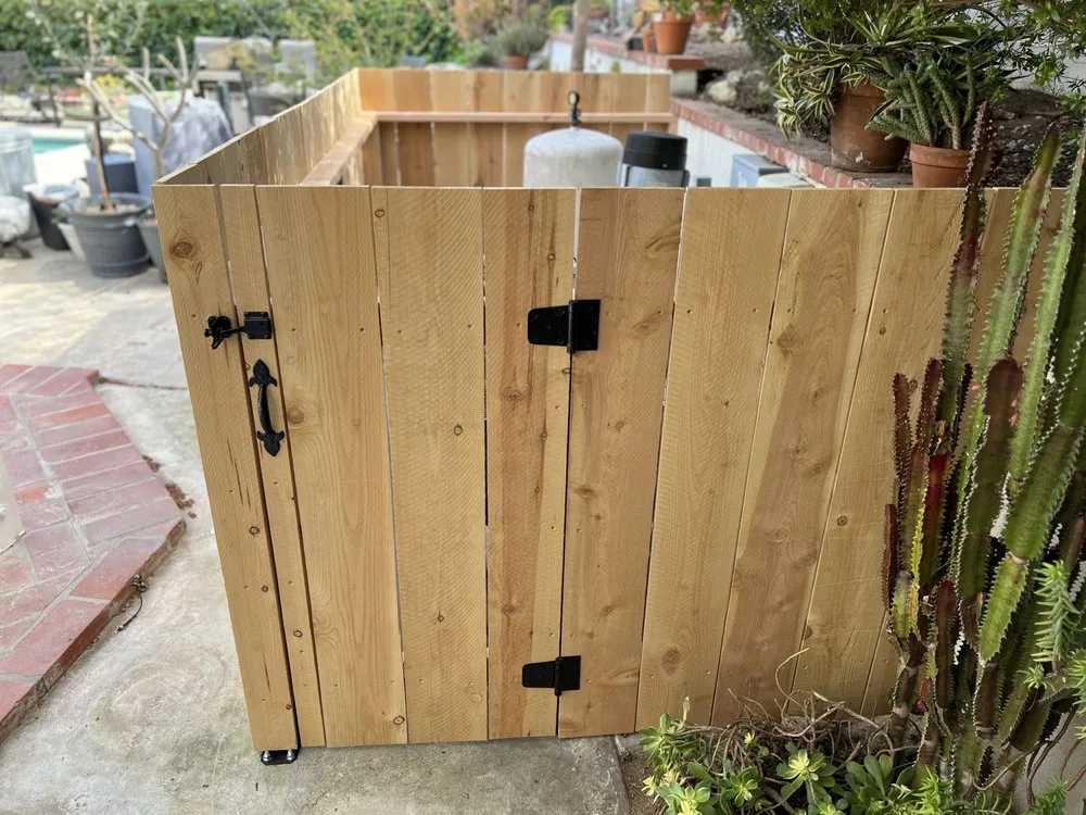 Local vinyl fence installation experts serving Oxnard, CA - Barrick Construction