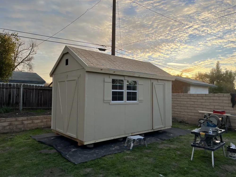 Top-rated vinyl fence installation in Oxnard, CA by Barrick Construction