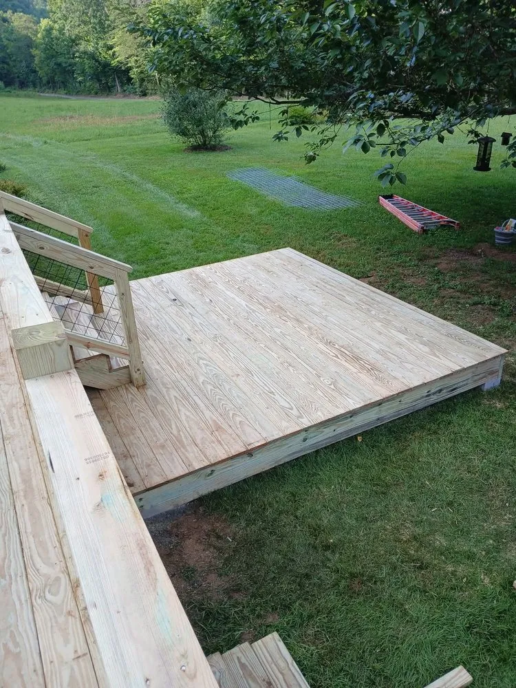 Local vinyl fence installation service in Clyde, NC - B&B Construction Concept