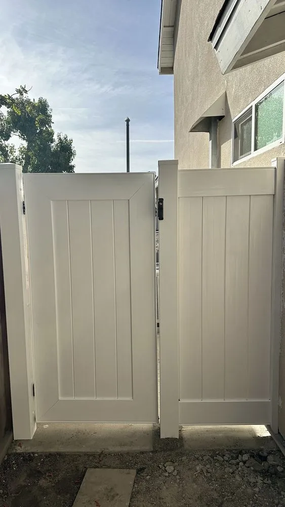 Local fence installation service in Irvine, CA - BeachYard