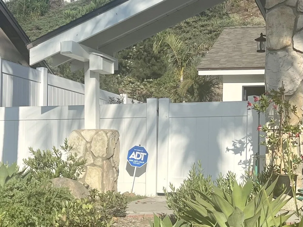 Top-rated privacy fencing service in Irvine, CA - BeachYard