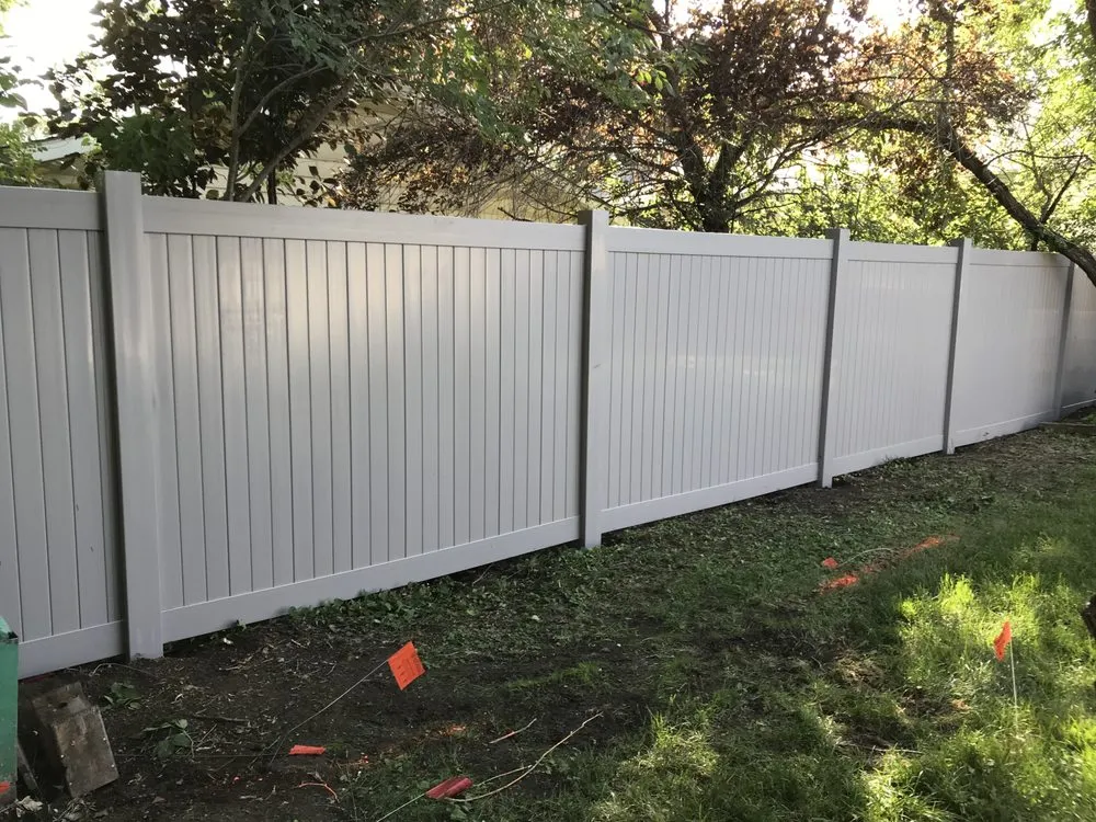 Professional vinyl fence installation service in Irvine, CA - BeachYard