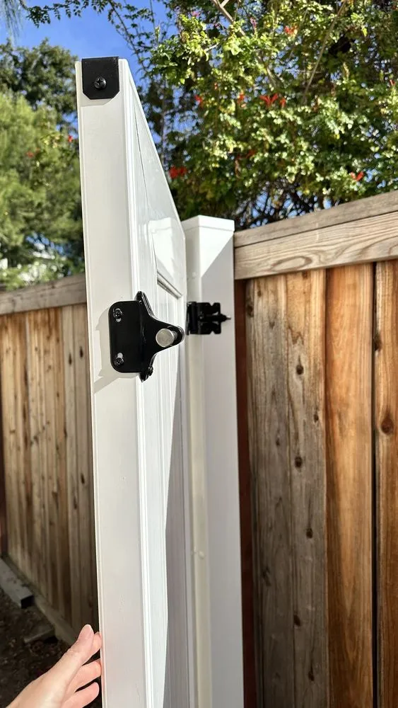 Top-rated wood fence service for homes in Irvine, CA by BeachYard