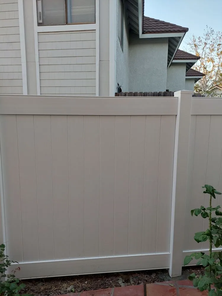 Quality fence repair for homes in Irvine, CA by BeachYard