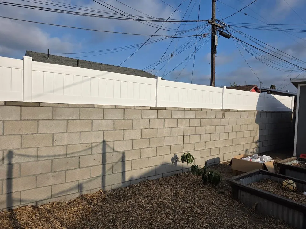 Affordable wood fence service for homes in Irvine, CA by BetterYard Construction