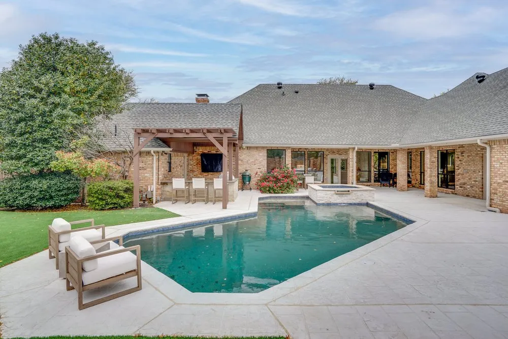 Top-rated vinyl fence installation service in Plano, TX - BGE Services