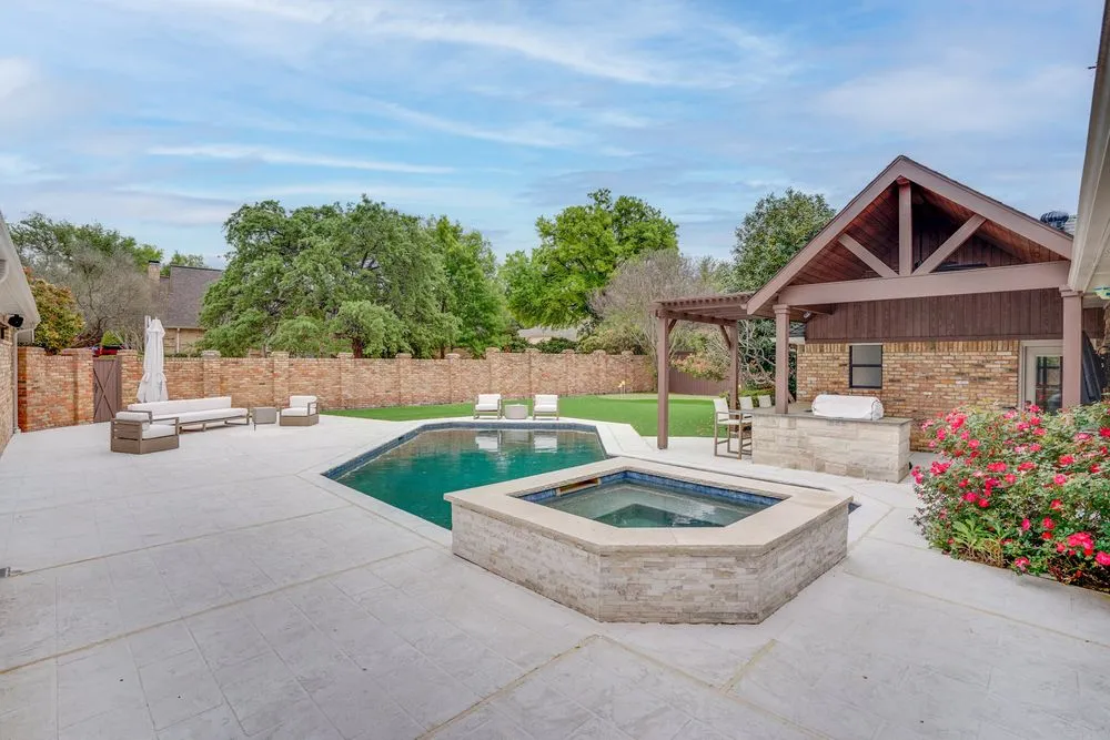 Expert fence installation for homes in Plano, TX by BGE Services