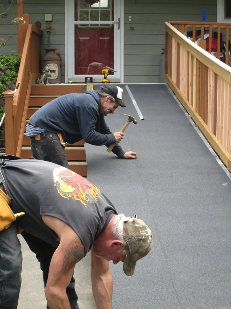 Top-rated vinyl fence installation for homes in Longview, WA by BLB Contracting Services