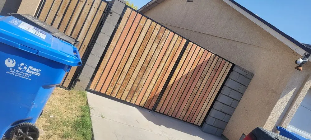 Top-rated vinyl fence installation for homes in Phoenix, AZ by Block & Gates