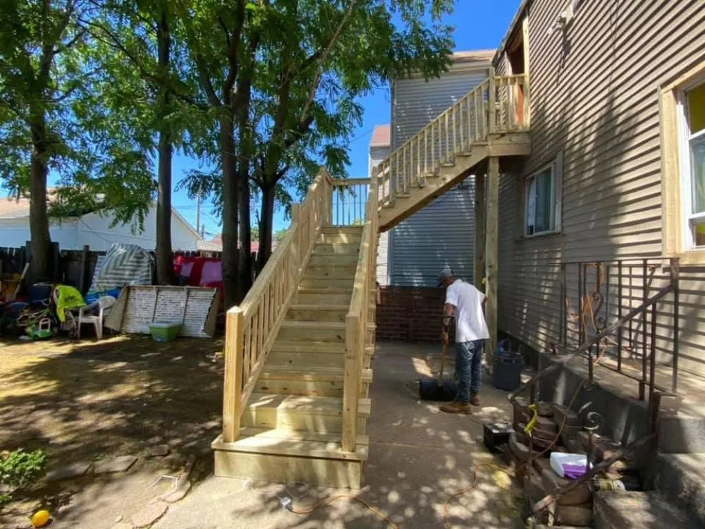 Local wood fence service service in Chicago, IL - B&M Construction