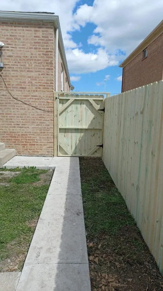 Top-rated chain link fencing experts serving Chicago, IL - B&M Construction