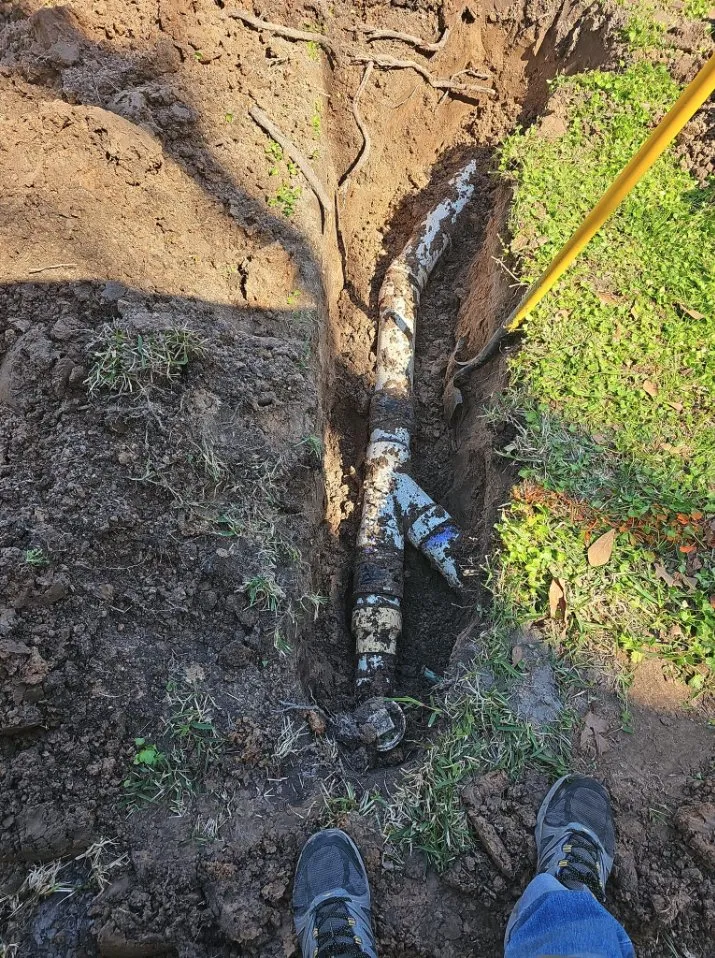 Local vinyl fence installation experts serving Tomball, TX - B&R Construction