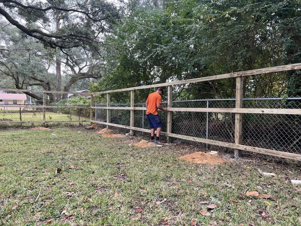 Affordable chain link fencing experts serving Pace, FL - Brackish Construction